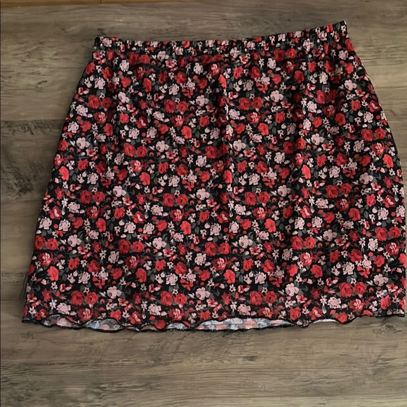 SHEIN Floral Mini Skirt in Red and Pink - Picture 1 of 1